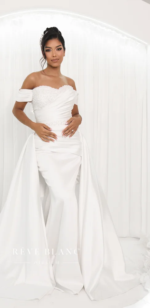Robe sirène en satin à traîne amovible